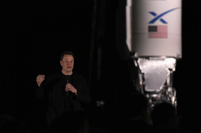 민간 우주개발업체 스페이스X(Space X)와 테슬라의 일론 머스크 CEO는 화성에 도달하기 위한 기술개발 혁신을 빠른 시일 내 극적으로 향상시키지 않는 이상 화성탐사가 그의 생애에는 불가능할 것이라고 밝혔다. 사진=로이터