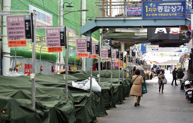 코로나 19로 썰렁해진 경기. 사진=뉴시스