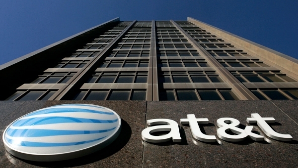 코로나19 바이러스 불확실성으로 미국 통신기업 AT&T가 올해 실적전망을 철회했다. 사진=로이터