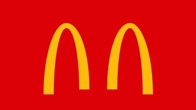 맥도날드의 브랜드 상징 '골든아치'가 코로나19로 인한 '사회적 거리두기' 캠페인에 동참하는 취지로 분리되어 있다. 사진=맥도날드 SNS 공식계정