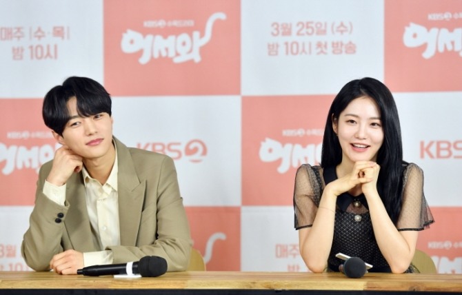 25일 첫 방송된 김명수(왼쪽)와 신예은(오른쪽) 주연 KBS2 수목드라마 '어서와' 첫회 시청률이 3.6%를 기록해 저조한 출발을 알렸다. 사진=KBS 제공