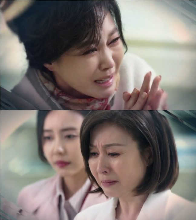 26일 오후 방송되는 KBS2TV 일일드라마 '우아한 모녀' 102회에는 서은하(지수원)가 캐리(최명길)에게 눈물로 사죄하는 모습이 그려진다. 사진=KBS2TV '우아한 모녀' 102회 예고 영상 캡처 