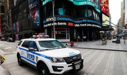 미 뉴욕경찰서(NYPD) 소속 경찰차가 21일(현지시간) 뉴욕 타음스스퀘어에 정차해 있다. 사진=연합