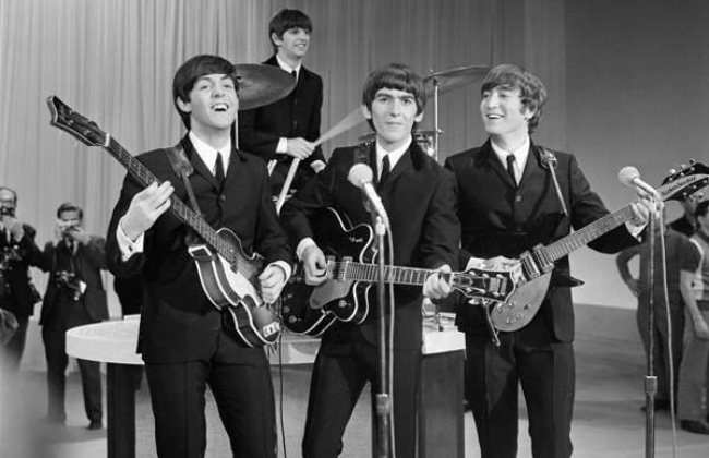 미국 역사상 음반을 가장 많이 판매한 아티스트 톱50을 선정한 결과 비틀즈(사진)가 압도적인 1위를 차지한 것으로 드러났다.