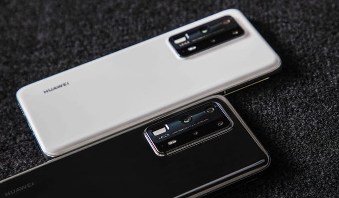 화웨이가 지난 26일 공개한 P40 시리즈의 스마트폰에 LG디스플레이의 패널이 채택된 것으로 알려졌다. 