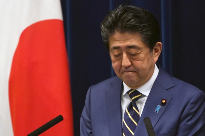 아베신조 일본 총리가 28일 도쿄 총리관저에서 신종 코로나바이러스 감염증(코로나19) 관련 기자회견을 하고 있다. 사진=뉴시스
