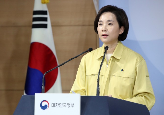 교육부는 고등학교 단계적 온라인 개학과 함께 2021학년도 대학수학능력시험(수능) 등 대입일정을 연기하는 방안을 검토하고 있다.사진=교육부