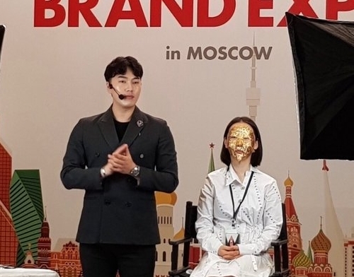 메이크업 아티스트 백기웅 원장이 K뷰티에 대해 설명하고 있다. 사진=본인 제공