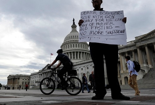 미국 의회에에서 시위를 하고 있는 실업자들의 모습 사진=뉴시스 