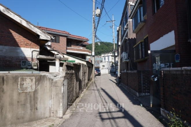 롯데건설과 수의계약을 앞둔 은평구 갈현1구역 주택가 전경. 사진=김하수 기자