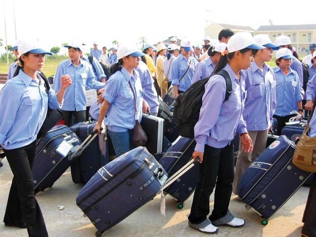 베트남 근로자들이 한국으로 일하러 가려면 보증금 500만원을 내야 하는 것으로 알려졌다.