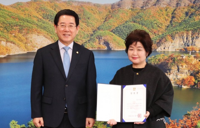 전남도는 6일 지역 미술문화 진흥을 이끌 도립미술관개관준비단장으로 이지호(여‧60) 전 대전이응노미술관장을 임명했다. /전남도=제공