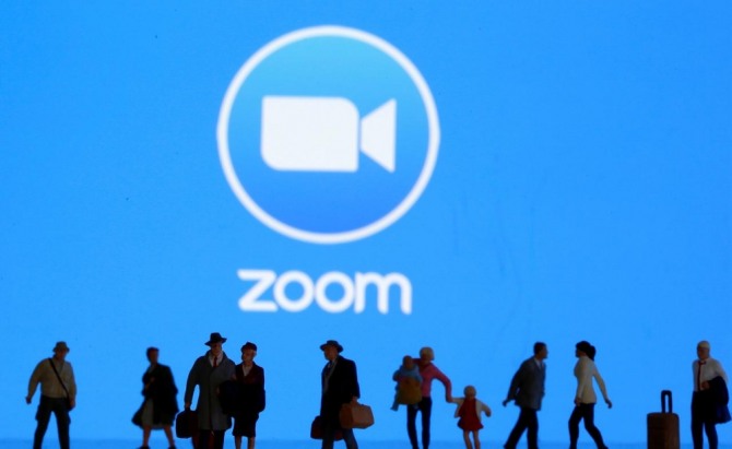 영상회의 서비스 줌(Zoom)의 설립자 에릭 위안 CEO가 개인정보 문제로 FBI 조사에 직면하자 몇몇 고위 임원들과 함께 주식의 상당수를 팔았다. 사진=로이터