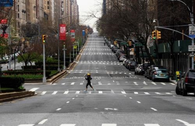 미국에서 코로나19 사태로 가장 큰 희생을 치르고 있는 뉴욕의 텅빈 맨해튼 거리.