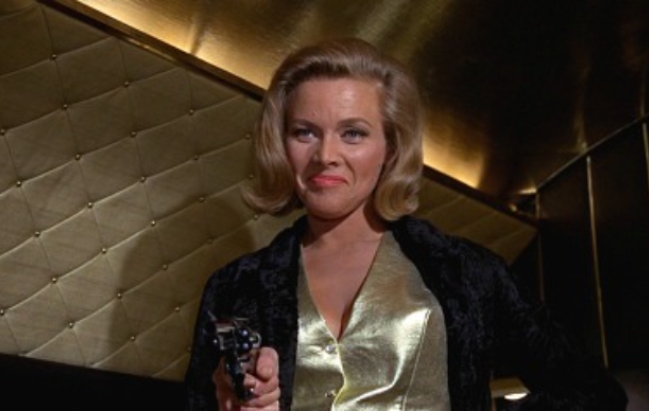 사진은 영화 '007 골드핑거'에서 본드걸로 열연할 당시의 故 오너 블랙먼.