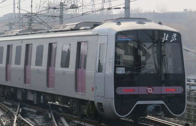 중국이 베이징시에서 코로나19로 중단됐던 지하철과 철도 프로젝트를 재개한다.