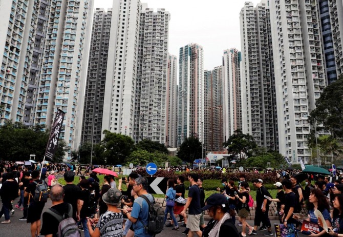 홍콩의 부동산 기업들은 코로나19 팬데믹이 홍콩을 강타해 도시의 실업률이 상승했고 이로 인해 홍콩의 부동산 가격 또한 최대 20%까지 하락할 것이라고 예상했다. 사진=로이터
