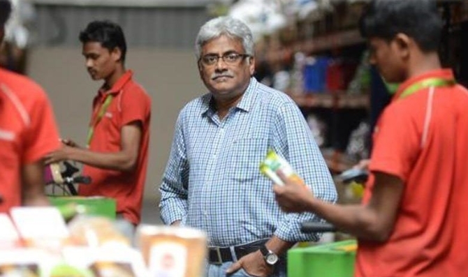 미래에셋이 중국 알리바바와 함께 인도 식료품 배달 업체 빅바스킷에 투자했다. 사진은 빅바스켓 창업자 하리 메논.