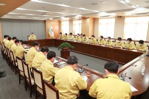  경북 예천군이 2020년 3월 8일 코로나19 확산방지 긴급회의를 열고 있다. 사진=예천군 제공