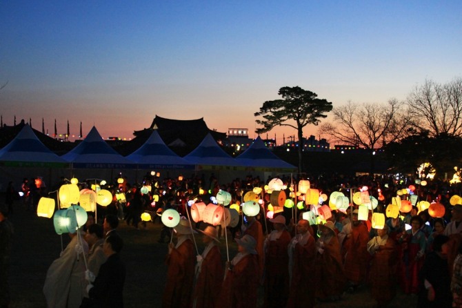 충남 서산해미읍성 연등축제 야경.사진=서산시 제공