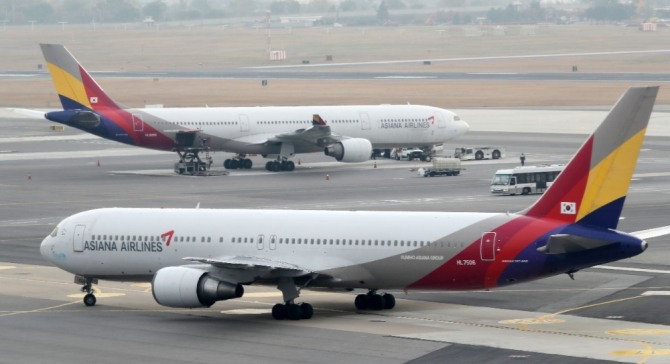 밀라노 말펜사 공항을 이륙해 서울로 향하던 아시아나항공이 이상 신호로 리구리아 해에 연료를 버린 후 말펜사로 긴급 귀환했다. 