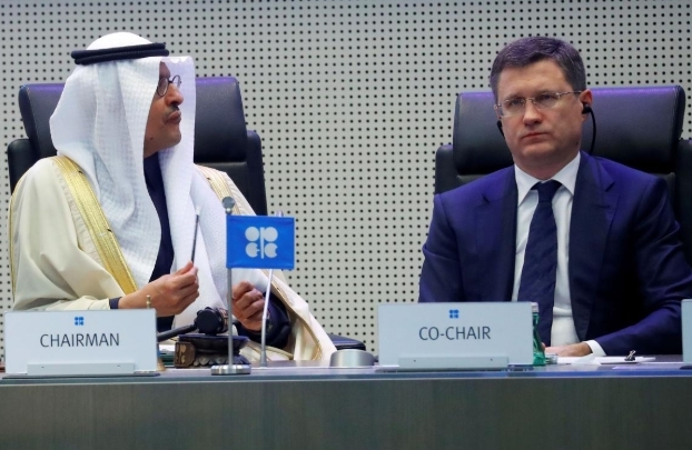 사우디와 러시아가 석유감산에 합의했음에도 불구하고 아시아 시장의 주도권을 놓고 다시 격돌하고 있다. 