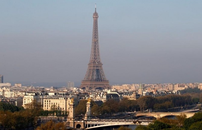 프랑스는 신종 코로나바이러스 감염증(코로나19) 장기화로 비자만료기간이 2020년 3월 16일부터 5월 15일까지인 현지 거주민들의 체류허가유효 기간을 3개월 추가 연장조치를 내렸다. 사진=로이터