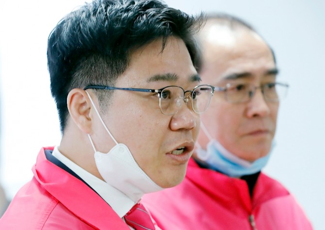미래한국당 지성호 당선인(왼쪽)과 태영호 미래통합당 당선인. 사진=뉴시스