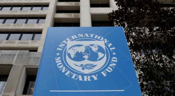 IMF가 코로나19의 세계적 대유행을 계기로 저금리를 활용해 공공 인프라와 기타 프로젝트에 투자해야 한다고 주장했다.