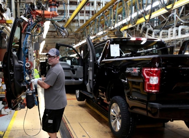 미국인들의 픽업트럭에 대한 애정이 디트로이트 자동차 회사들의 회복에 도움을 주고 있다.