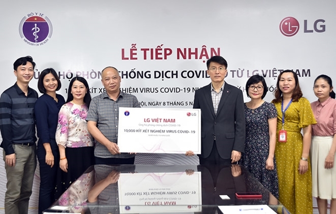 LG전자가 기업의 사회적 책임(CSR) 활동의 하나로 코로나19로 피해를 본 베트남에 진단키트 1만 개를 기부한다.  사진=LG전자 제공 