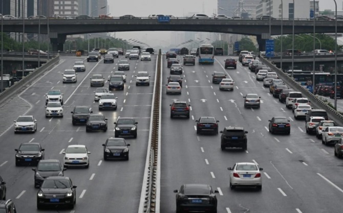 중국 도로를 가득 메운 자동차.사진=SCMP