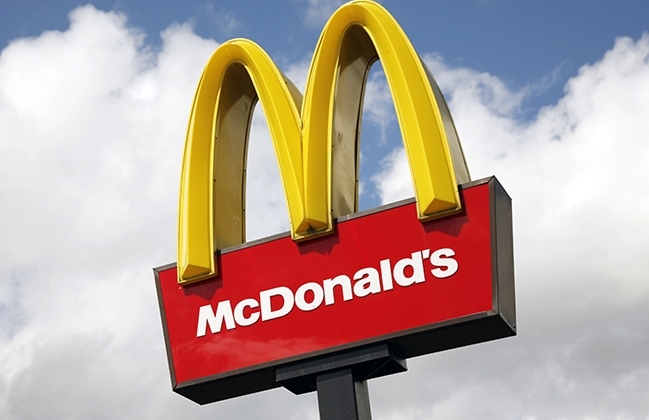 국제식품노동조합연맹(IUF)맥도날드가 조직적으로 성희롱을 하고 있다며 경제협력개발기구(OECD)에 고발했다.