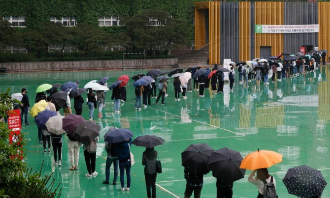 24일 오전 SK그룹 신입사원 공채 필기시험(SK종합역량평가)이 진행됐다.[사진=뉴시스]