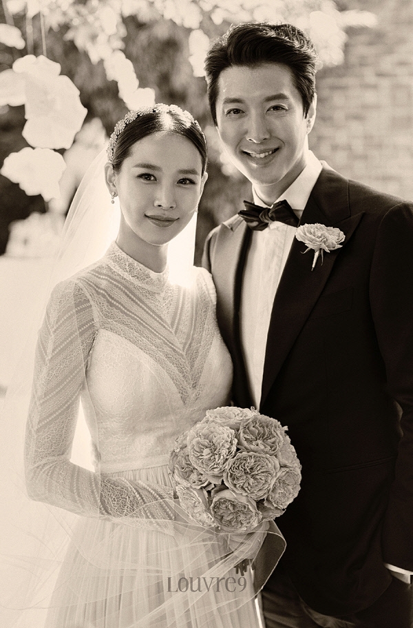 탤런트 이동건(40)과 조윤희(38)가 결혼 3년 만에 이혼했다. 사진=킹콩 by 스타쉽 제공