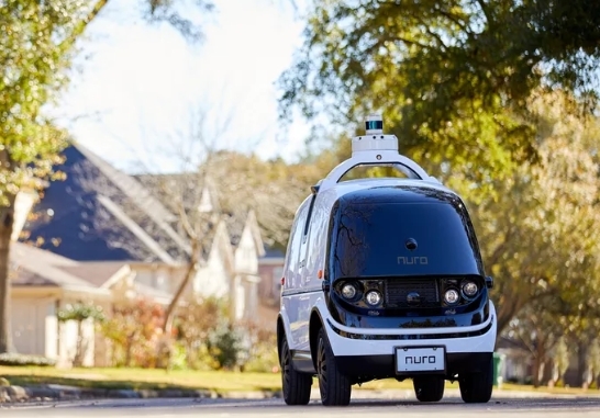 자율주행차 스타트업 누로가 미국 텍사스 휴스턴에서 배달로봇을 이용해 CVS 고객들에게 의약품을 배송한다. 사진=누로