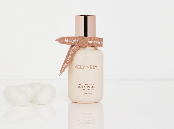 뷰티제품 전문 생산·유통업체인 ‘임블리’의 시그니처 코스메틱 브랜드인 ‘블리블리’에서 누에고치추출물 함유로 피부 단백질 충전에 도움주는 ‘단백질 실크 스킨 앰플’을 출시했다고 29일 밝혔다. 사진=임블리