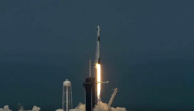 미 민간우주기업 스페이스X가 지난달 30일(현지시간) 공개한 유인 우주선 발사 장면.  뉴시스