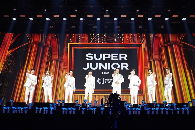 그룹 '수퍼쥬니어'가 지난달 31일 네이버 브이 라이브(V LIVE)를 통해 생중계된 슈퍼주니어의 '비욘드 더 슈퍼쇼'를 통해 전세계 시청자들을 12만3000명을 끌어들였다. 사진=SJ레이블 제공