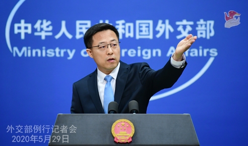 자오리젠 중국 외교부 대변인이 29일 정례 기자회견을 주재하면서 기자들의 질의에 응답하고 있다. 뉴시스