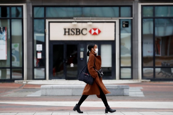 중국 정부가 홍콩 국가보안법을 제정한 이후 홍콩 비중이 높은 HSBC의 위험성이 커지고 있다. 사진=로이터
