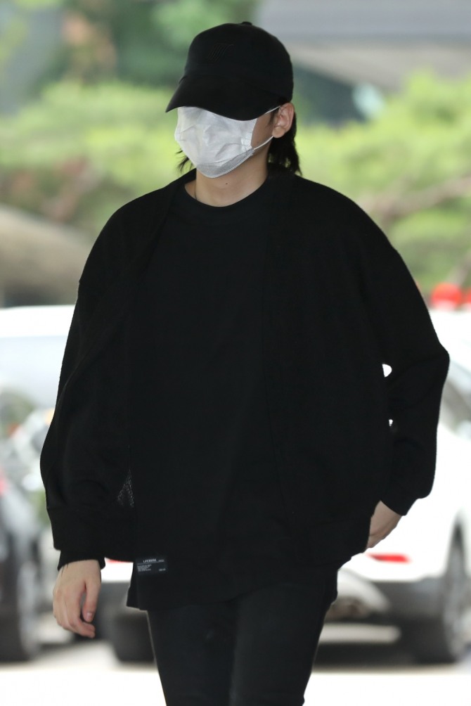 장제원 미래통합당 의원의 아들 래퍼 장용준(활동명 노엘)씨가 1심 선고공판에 출석하기 위해 2일 서울서부지방법원으로 향하고 있다. 뉴시스