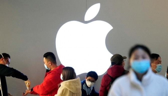 애플이 중국의 대대적인 온라인 쇼핑 축제를 앞두고 중국 내에서 판매하는 최신 아이폰 가격을 인하했다. 사진=로이터