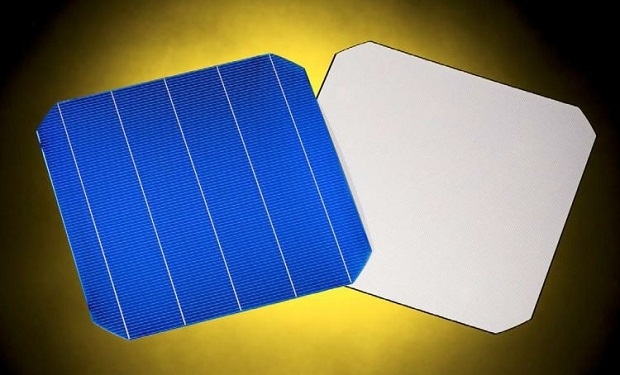 한화큐셀이 특허를 받은 215기술로 만들어진 태양광 셀. 