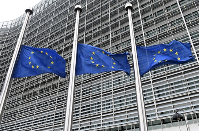 유럽연합(EU)이 현지시간 4일 코로나19 백신 확보를 위해 24억 유로의 긴급지원기금(ESI) 투입을 결정했다. 사진은 브뤼셀의 EU본부.
