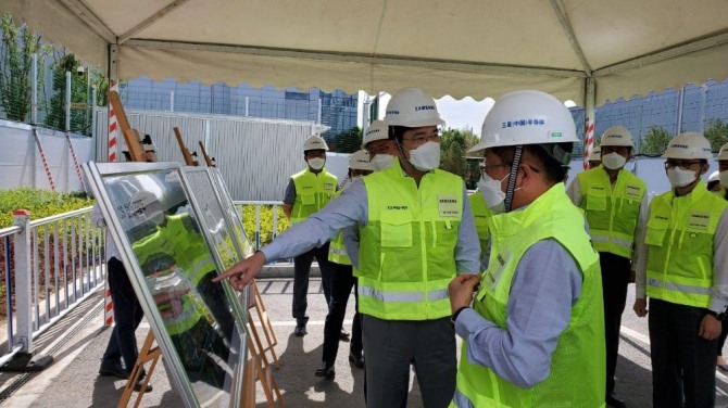 지난 5월 18일 중국 시안 반도체 공장을 방문한 이재용 삼성전자 부회장[사진=삼성전자] 
