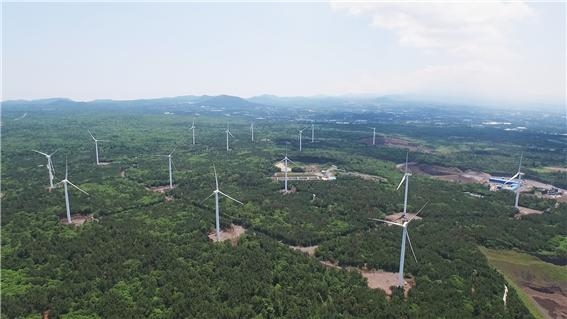 제주에너지공사가 운영하고 있는 제주 동복·북촌 일대 풍력발전단지의 모습. 사진=제주에너지공사