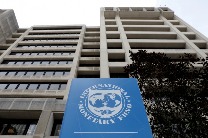 국제통화기금(IMF)이 주식시장 조정과 부채확대에 대해 경고했다. 사진=로이터