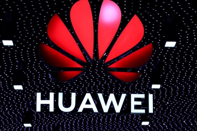 중국 최대 통신업체 화웨이가 미국의 제재로 인해 신형 스마트폰 생산에 차질을 빚고 있다. 사진=로이터