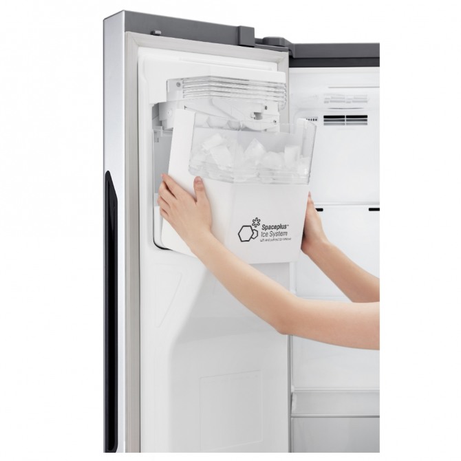 LG전자 양문형 냉장고 도어 제빙 시스템. 사진=LG전자 제공 